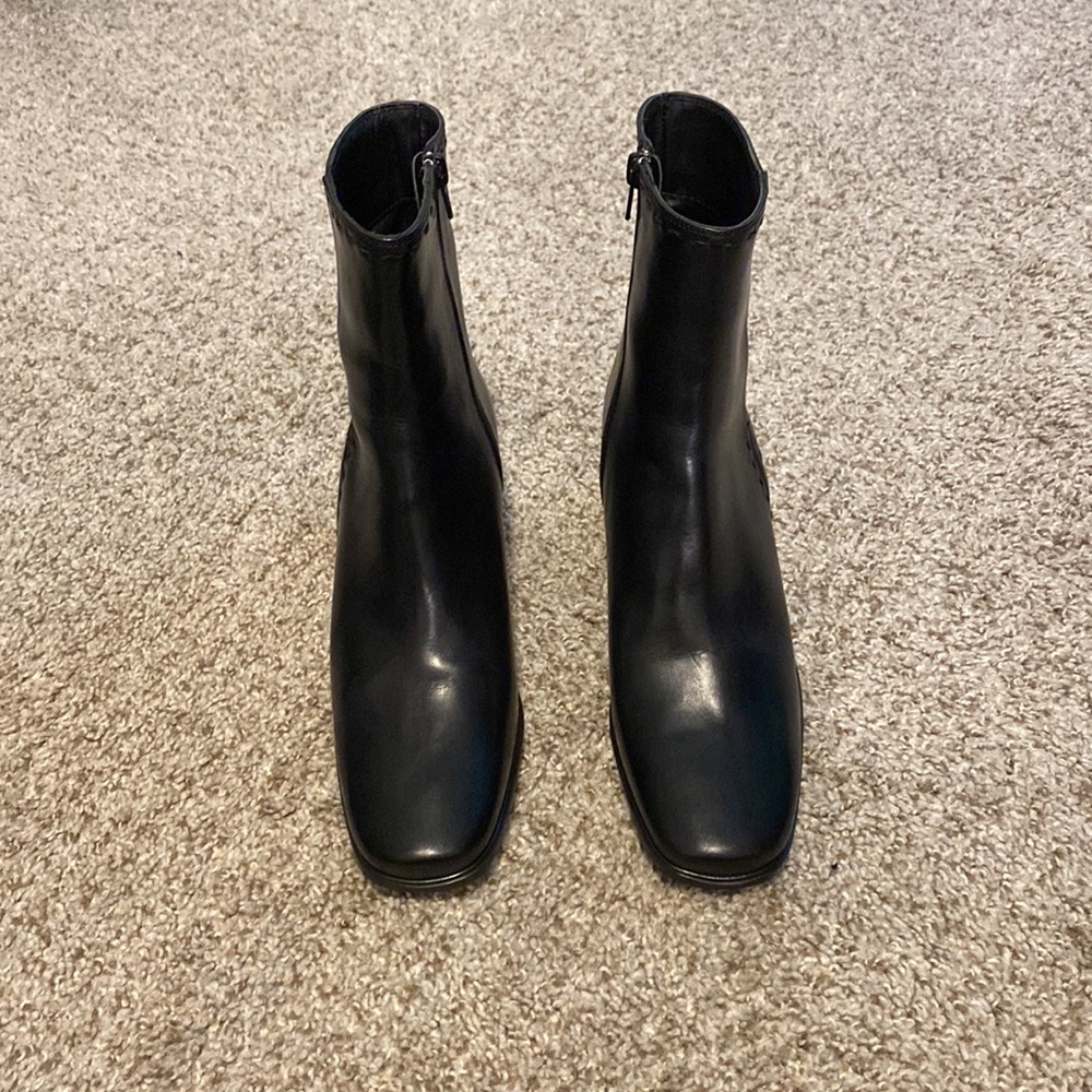 Brand-new Sesto Meucci Size 9 Black Leather Booties